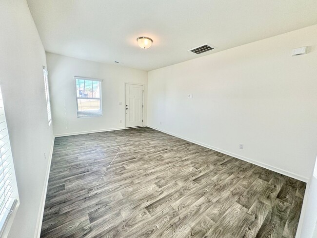 Building Photo - 3BD/2.5BTH Townhome - Belmont  APRIL MOVE ...