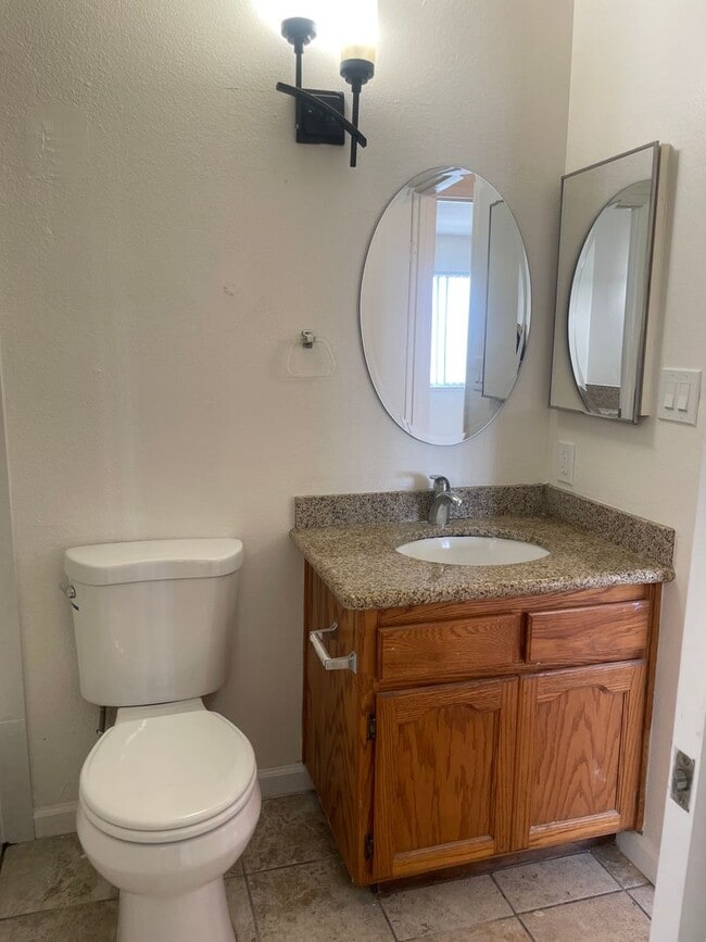 Building Photo - 3 Bedroom, 1.5 Bath Home in Parkway Neighborhood