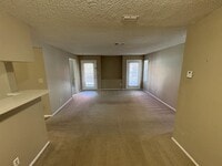 Building Photo - Large 2 bedroom 2 bath Condo