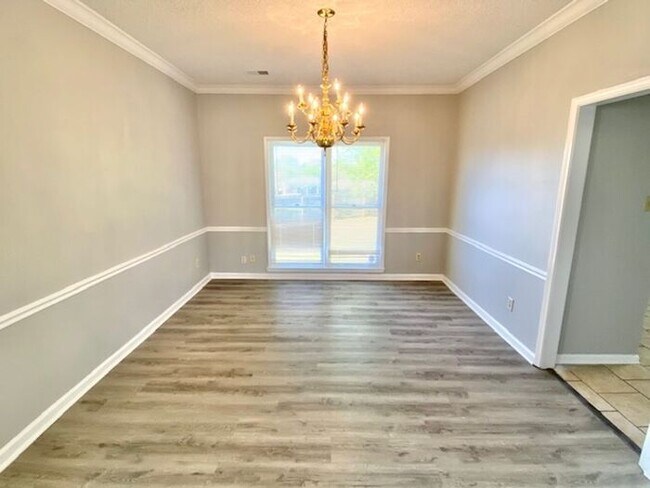 Building Photo - Now Leasing a Spacious 5 Bedroom 2.5 Bath Home in Cordova.