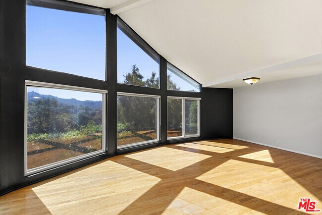 Building Photo - 3540 Berry Dr