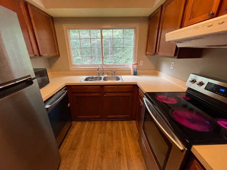 Building Photo - 12211 Stevenson Ct