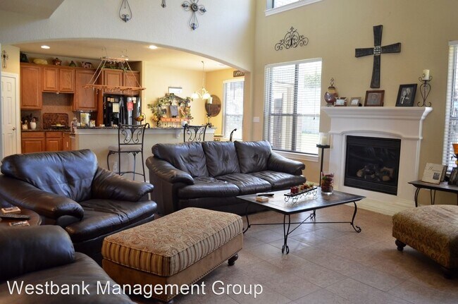 Building Photo - 4 br, 3.5 bath House - 133 Lakota Pass