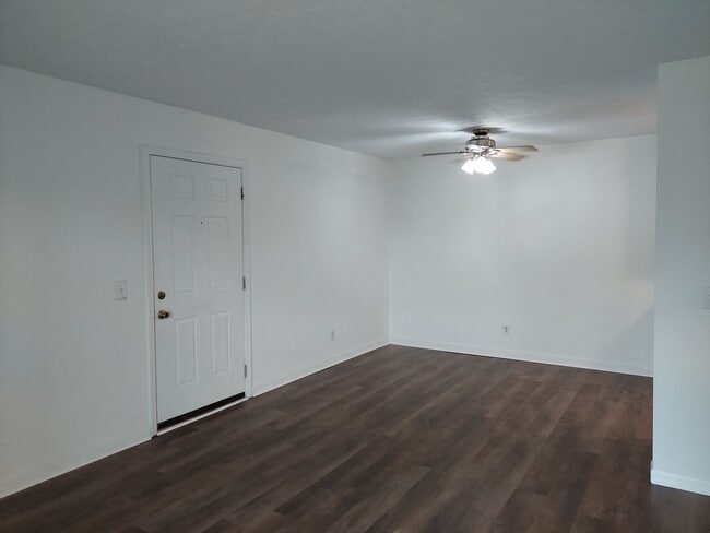 Building Photo - Conveniently Located Affordable Condo For Rent