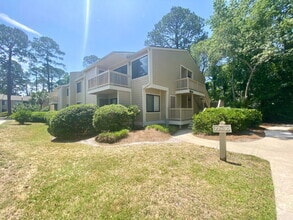 Building Photo - Renovated Two Bedroom Condo on Hilton Head...