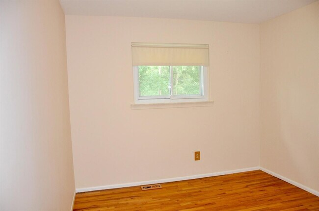 Building Photo - 2065 Yorktown Dr