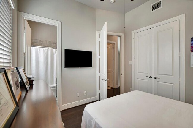 Building Photo - 4015 Lillian St