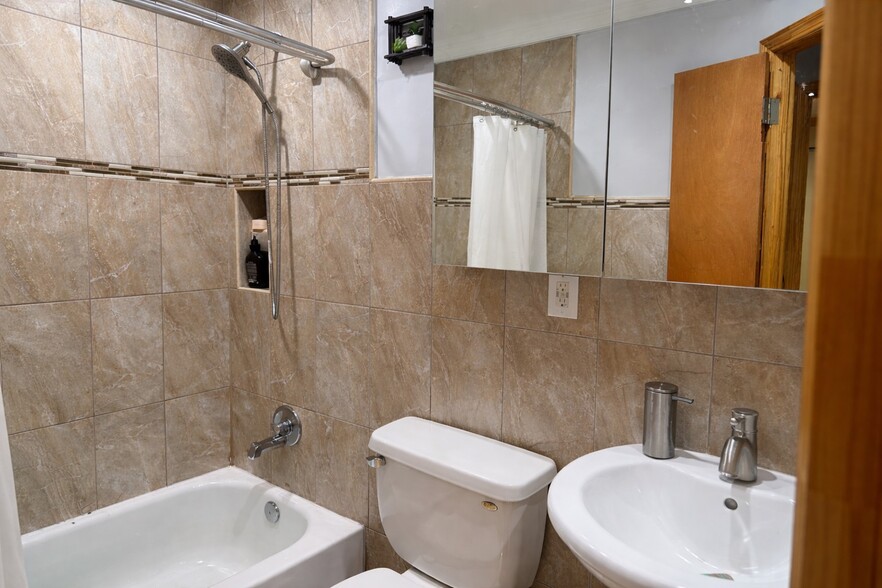 Building Photo - 15043 113th Ave