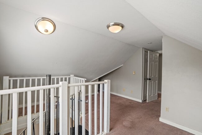 Building Photo - 2118 E Linnwood Ave