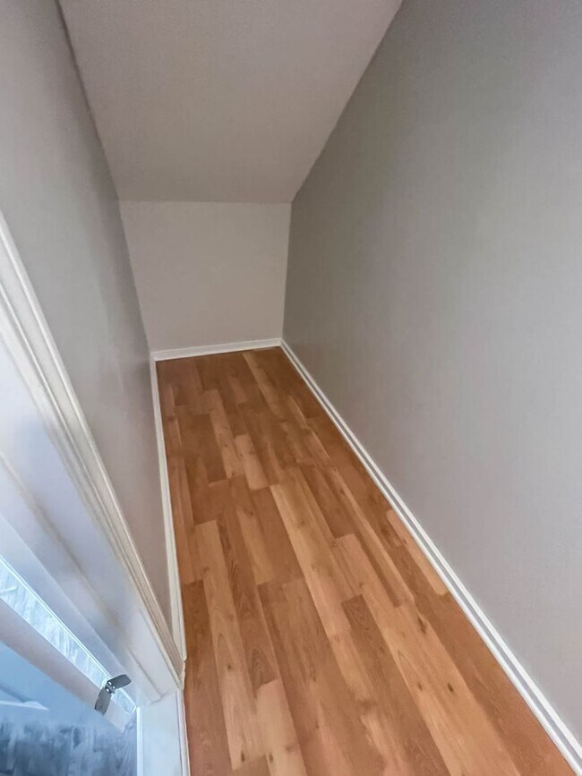 Building Photo - Elegant 1 Bedroom APT.