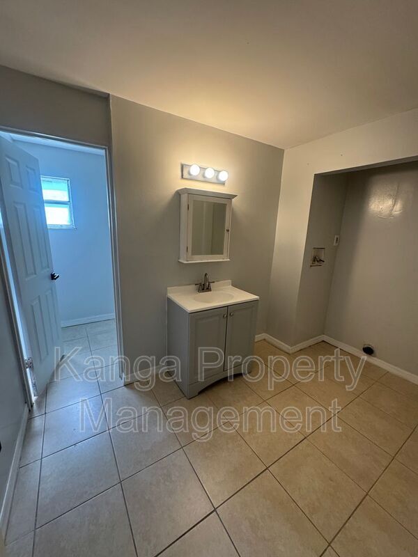 Building Photo - 3206 Louisiana Ave