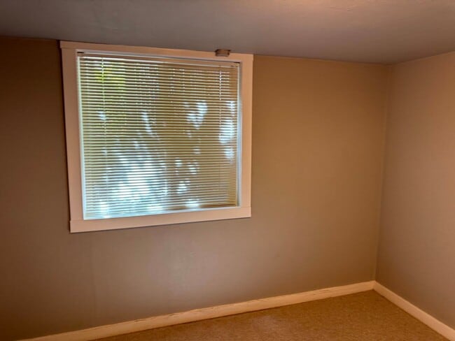 Building Photo - 4 Bedroom House Near Downtown Eugene