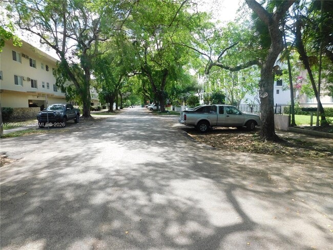 Building Photo - 427 Santander Ave