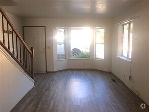 Building Photo - Reno Townhouse - Laundry Room in Unit/Gara...
