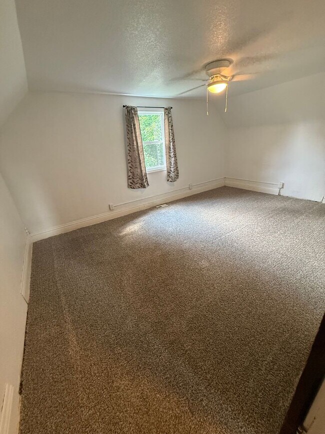 Building Photo - 207 Yetley St