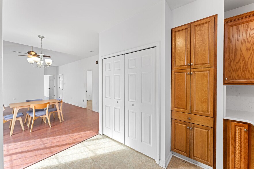 Building Photo - 4 Maravista Ave