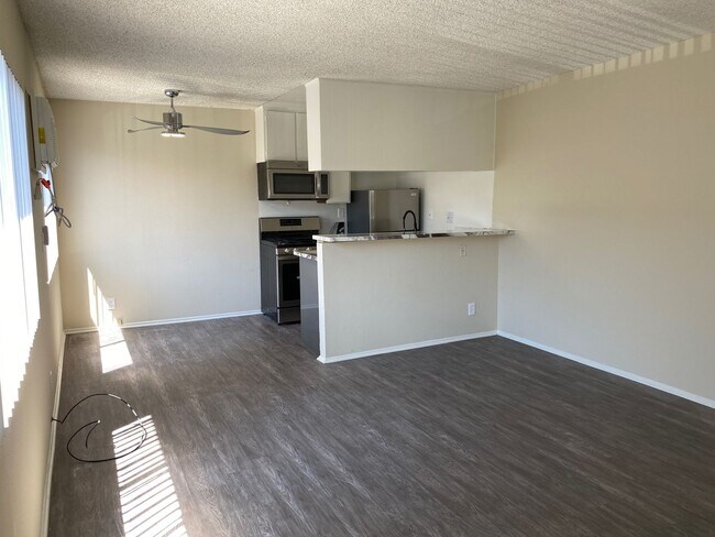 Interior Photo - can373