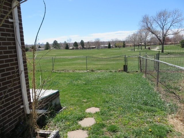 Building Photo - 3 bedroom Ranch Style Duplex backing to open space.