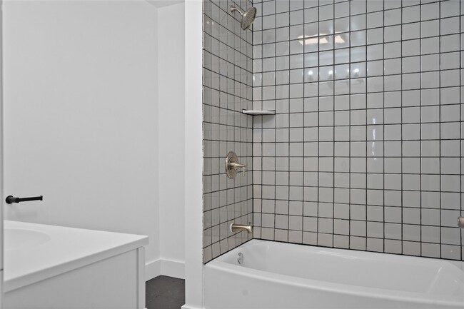 Building Photo - 416 Oak Hill Ave