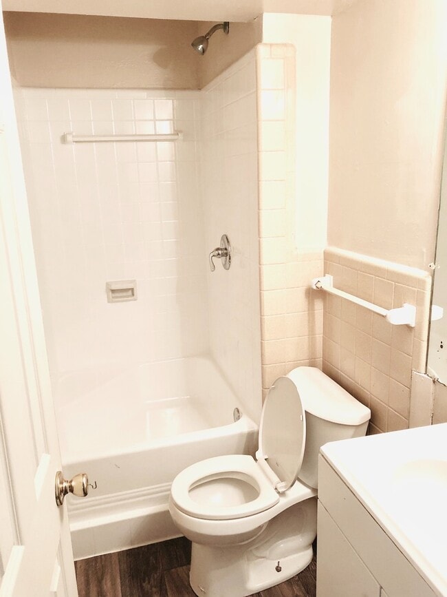 Interior Photo - 1744 Lyle Avenue