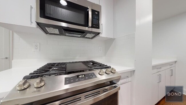 Building Photo - 405 E 56th St