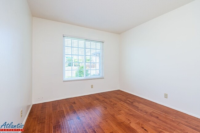 Building Photo - Beautiful Home | Attached ADU Suite | Desirable Location