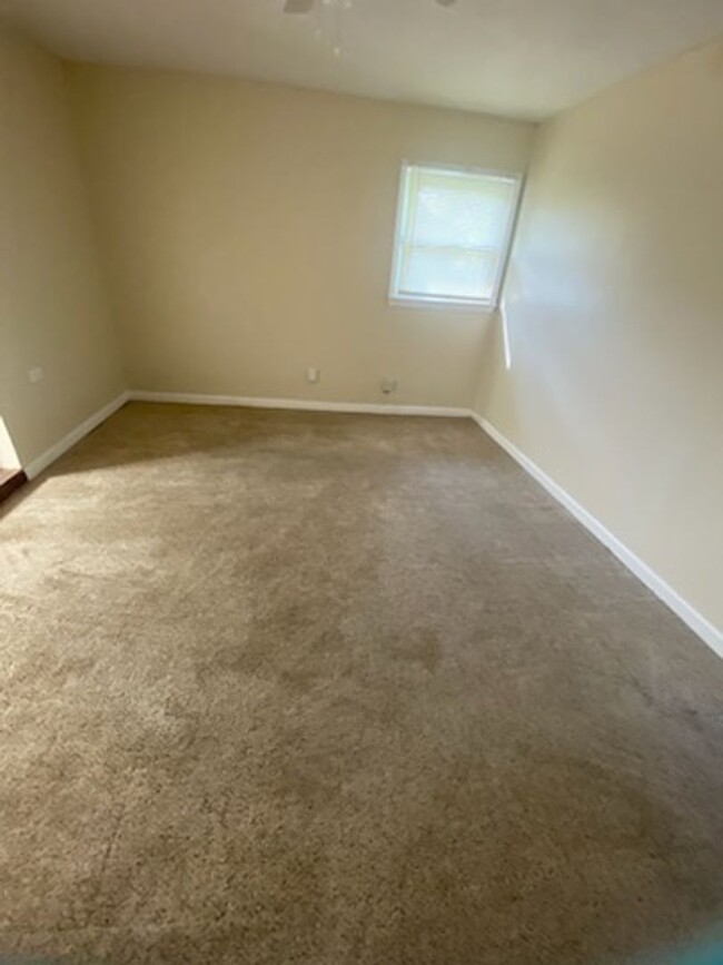 Building Photo - 1315 Trenton Ct