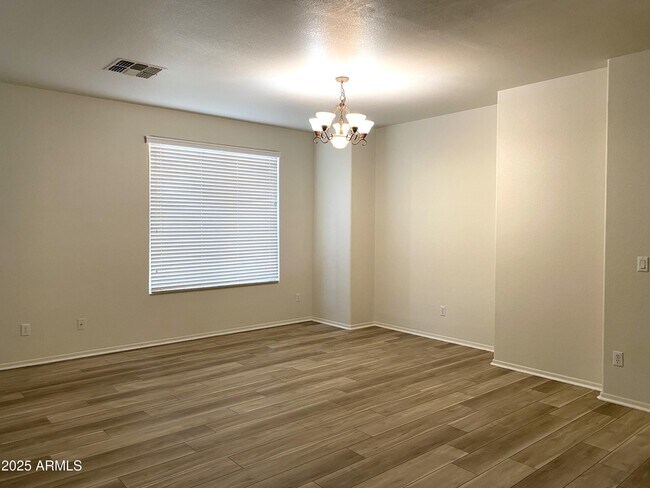 Building Photo - 8837 W Glenn Dr