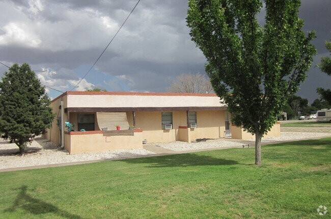 Primary Photo - Casa De La Flor Senior