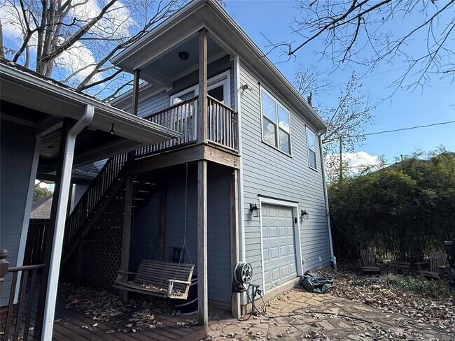 Building Photo - 334 W 22nd St