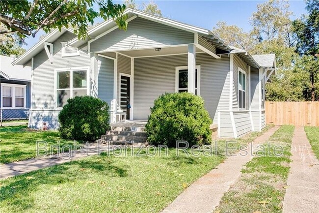 Building Photo - 1821 W 10th St