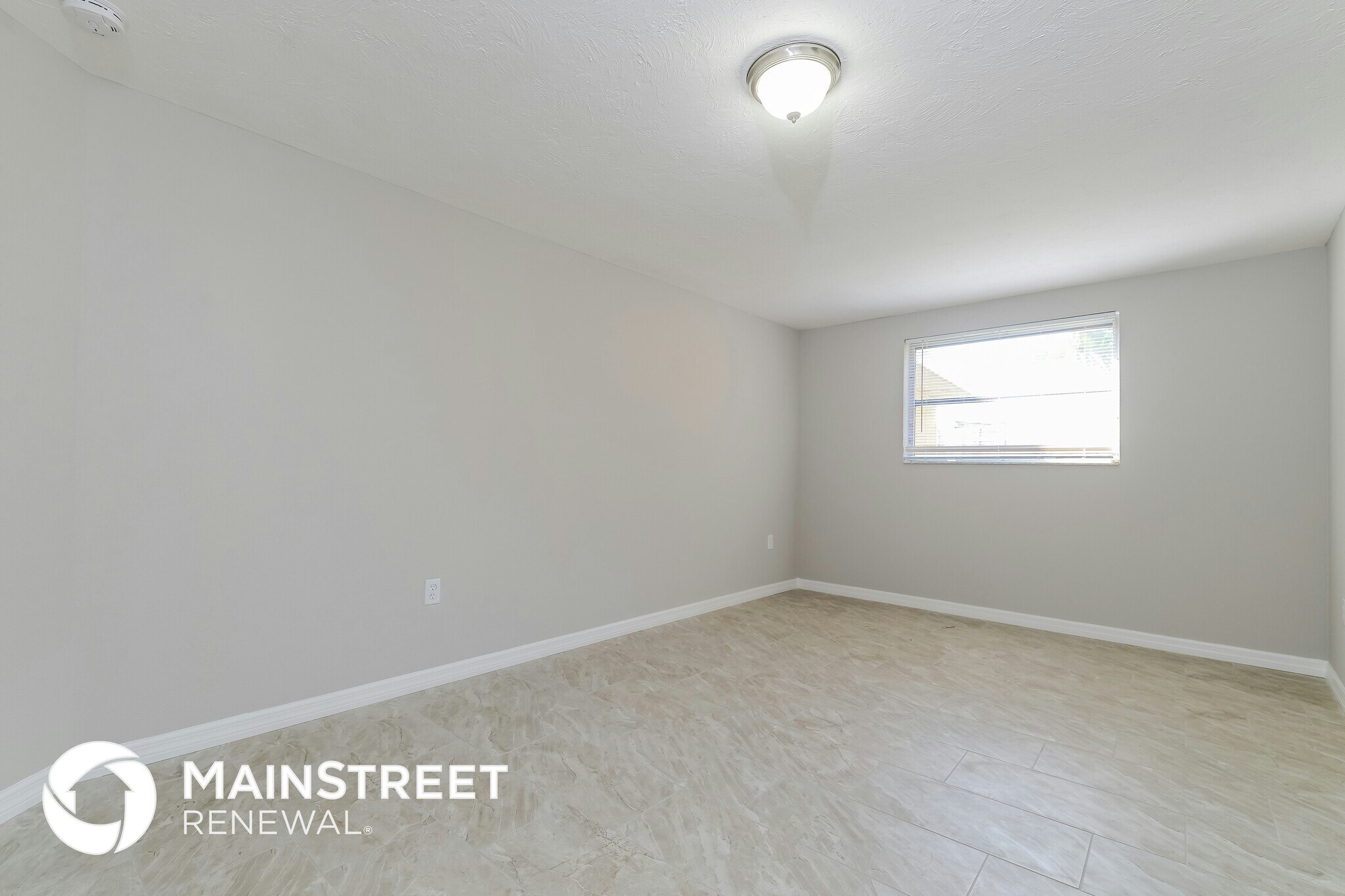Building Photo - 2472 Waneta Dr