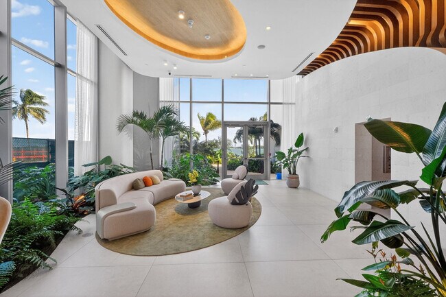 Building Photo - 700 NE 24th St