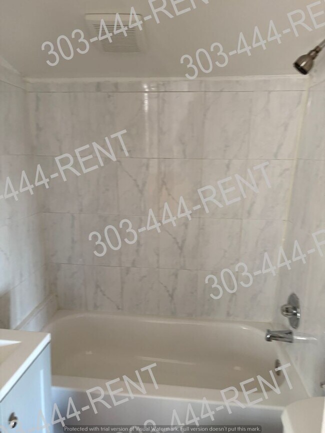 Building Photo - 10625