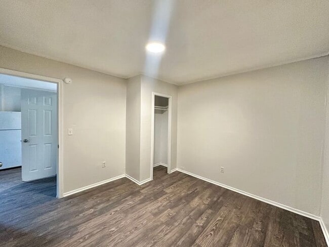 Building Photo - Available Now! 2 Bedroom, 1 Bath (Plus Bon...