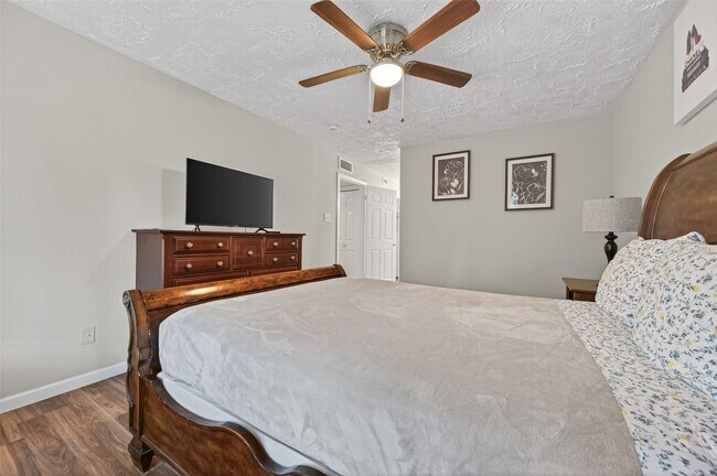 Building Photo - 10555 Turtlewood Ct