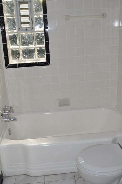 Bath - 396 Anawanda Ave