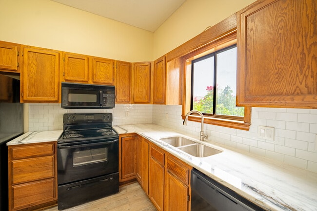 Building Photo - 5 Edgehill Cove
