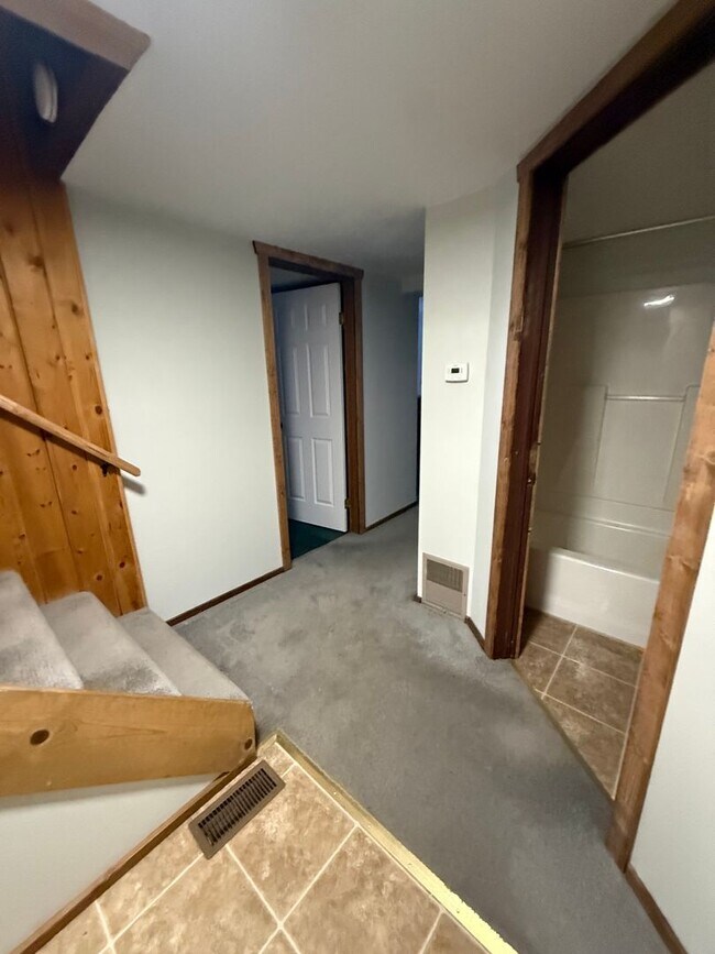 Building Photo - Spacious 3-Bedroom, 2-Bath Home, 2 Car Garage, Just Outside of Town – Pets Welcome!