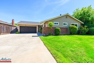 Building Photo - Gorgeous & Remodeled Home
