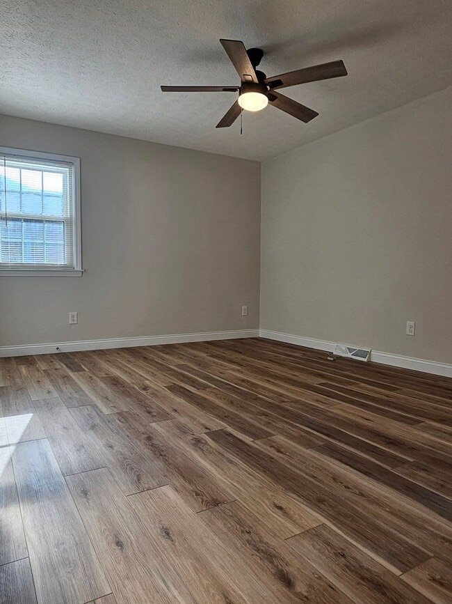 Building Photo - 395 W Crocus Dr