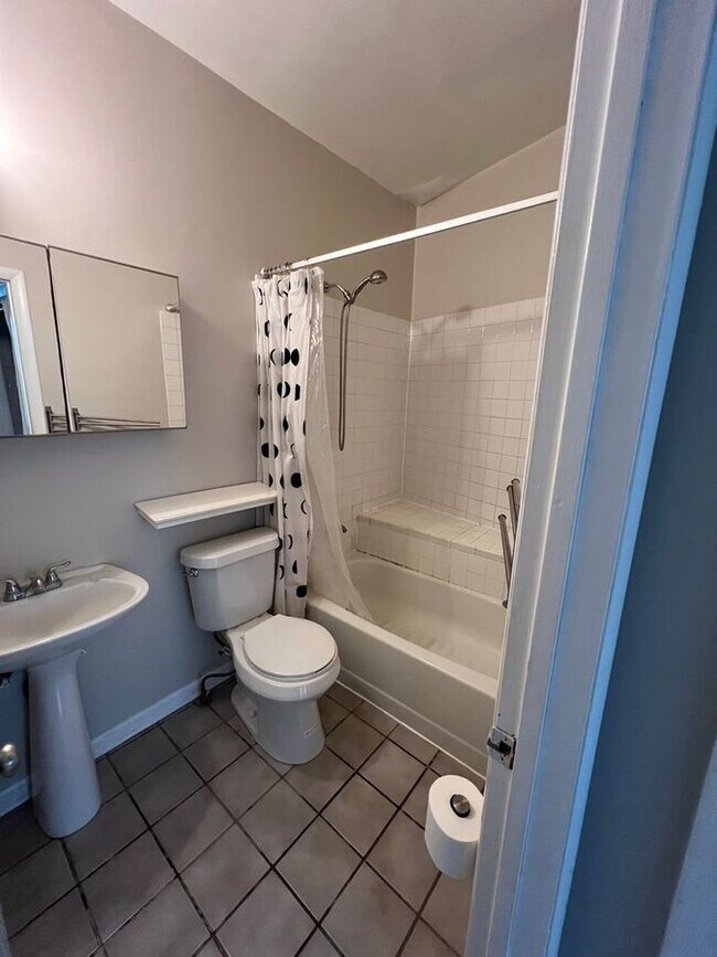 Building Photo - 1701 New Jersey Ave NW