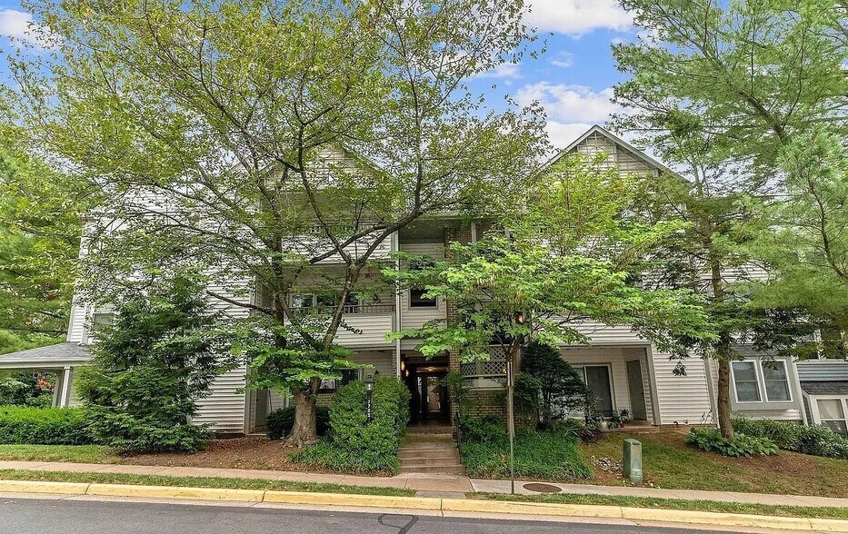 Building Photo - 7705 Lafayette Forest Dr