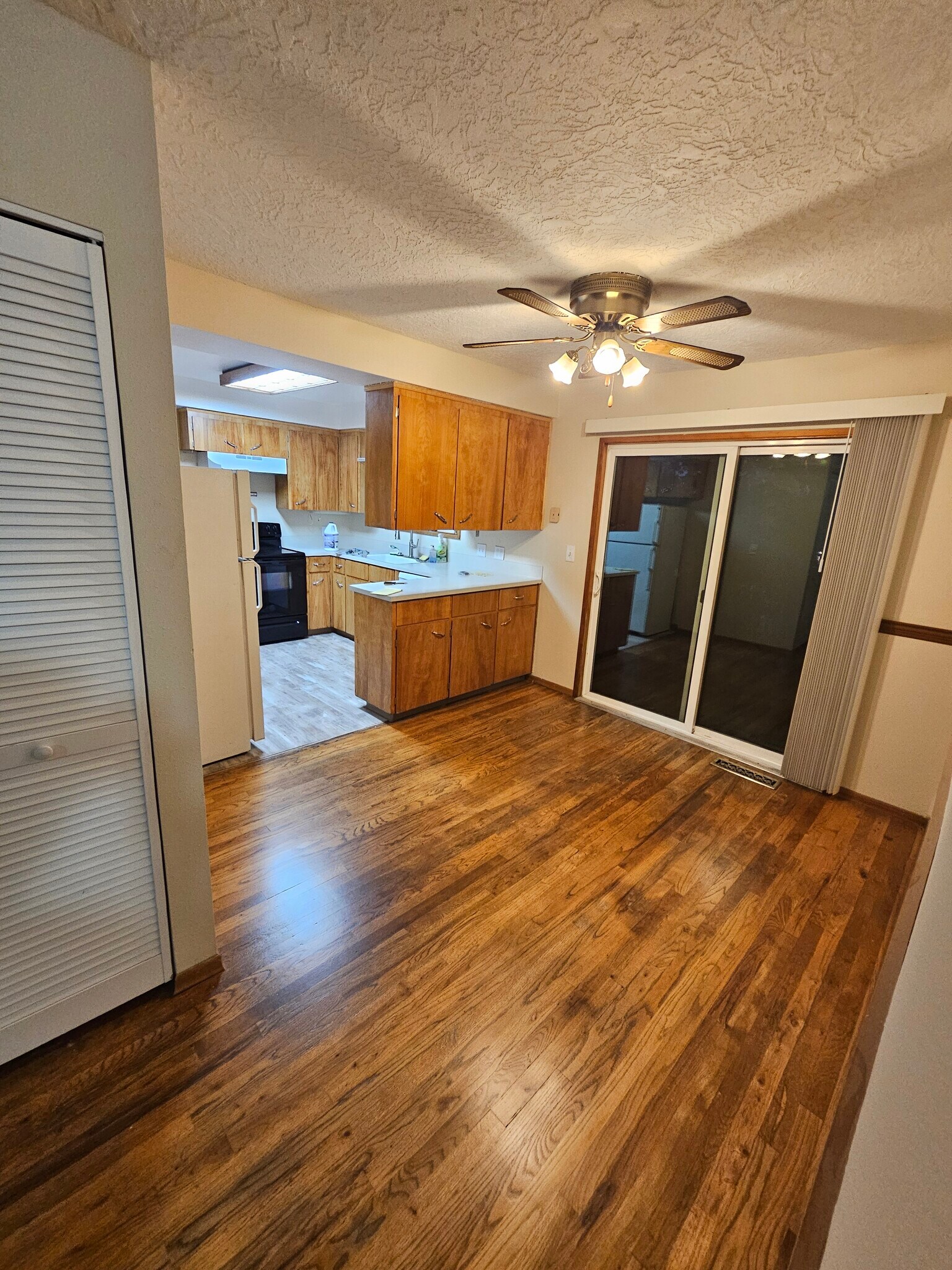 Dinning room - 6336 SE Cedarcrest Dr