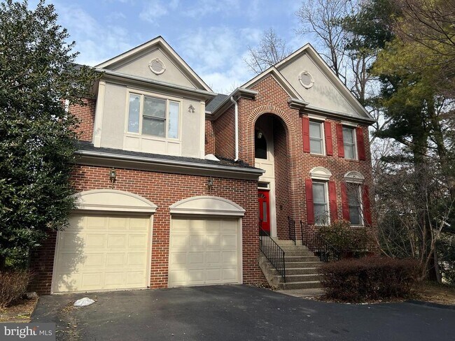 Building Photo - 9425 Spruce Tree Cir
