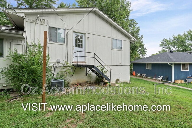 Building Photo - 1606 N 63 Pl