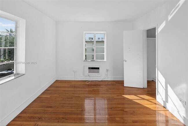 Building Photo - 1135 Marseille Dr