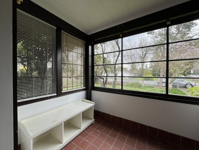 Building Photo - Character-Filled 2-Bedroom Home with Vintage Charm & Bright Living Spaces