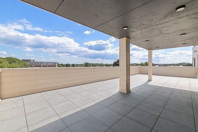 Building Photo - 267 Old Colony Ave