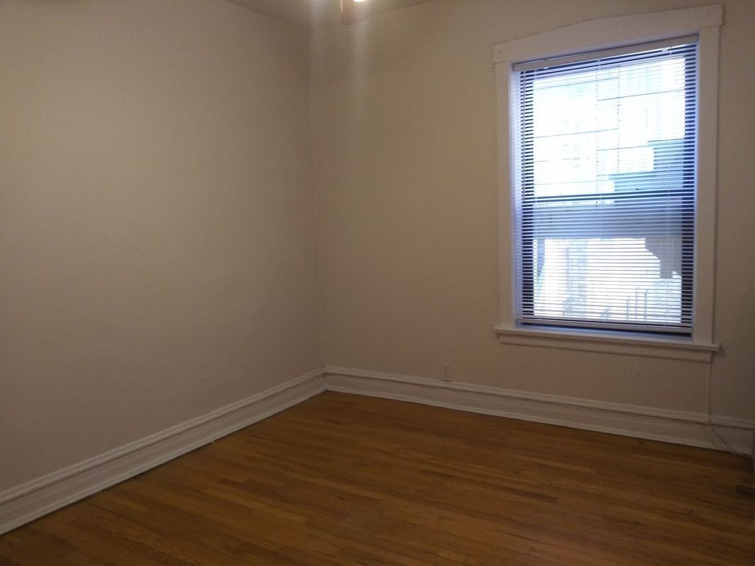 Building Photo - 709 W Cornelia Ave